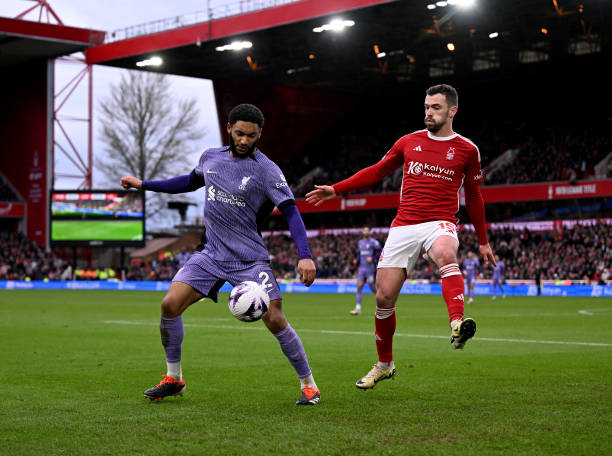 后者以一记 后者以一记